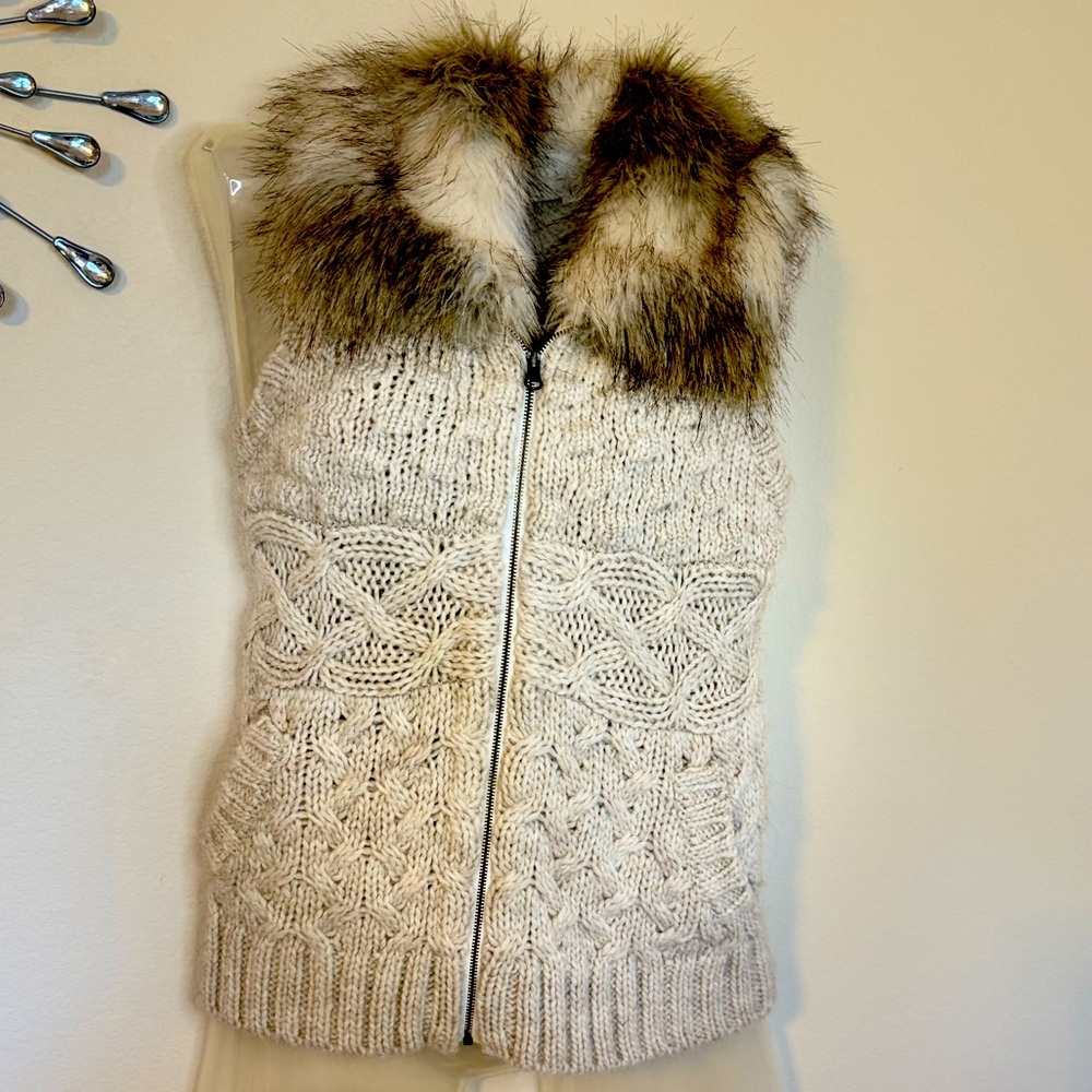 LOFT WOMENS CHUNKY CABLE KNIT FULL ZIPPER VEST FAUX FUR SMALL PETITE NWT - Picture 3 of 7